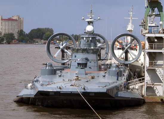 Tàu đổ bộ đệm khí Zubr do Ukraine chế tạo